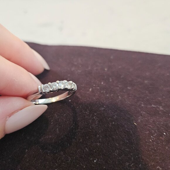 White Gold Diamond Ring - Picture 2 of 5